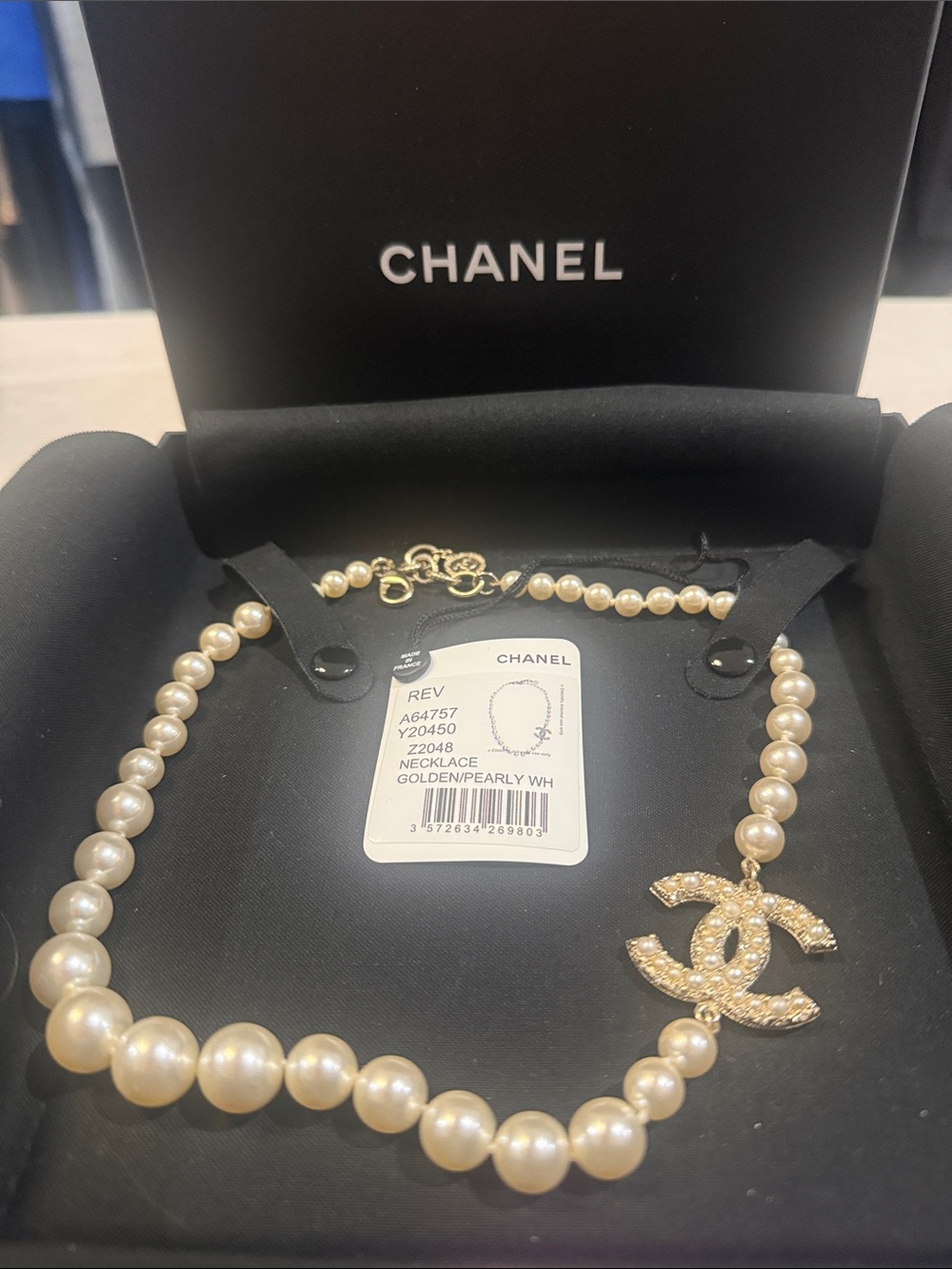 CHANEL limited edition Pearl CC Necklace Choker 100% Authentic like New Full set